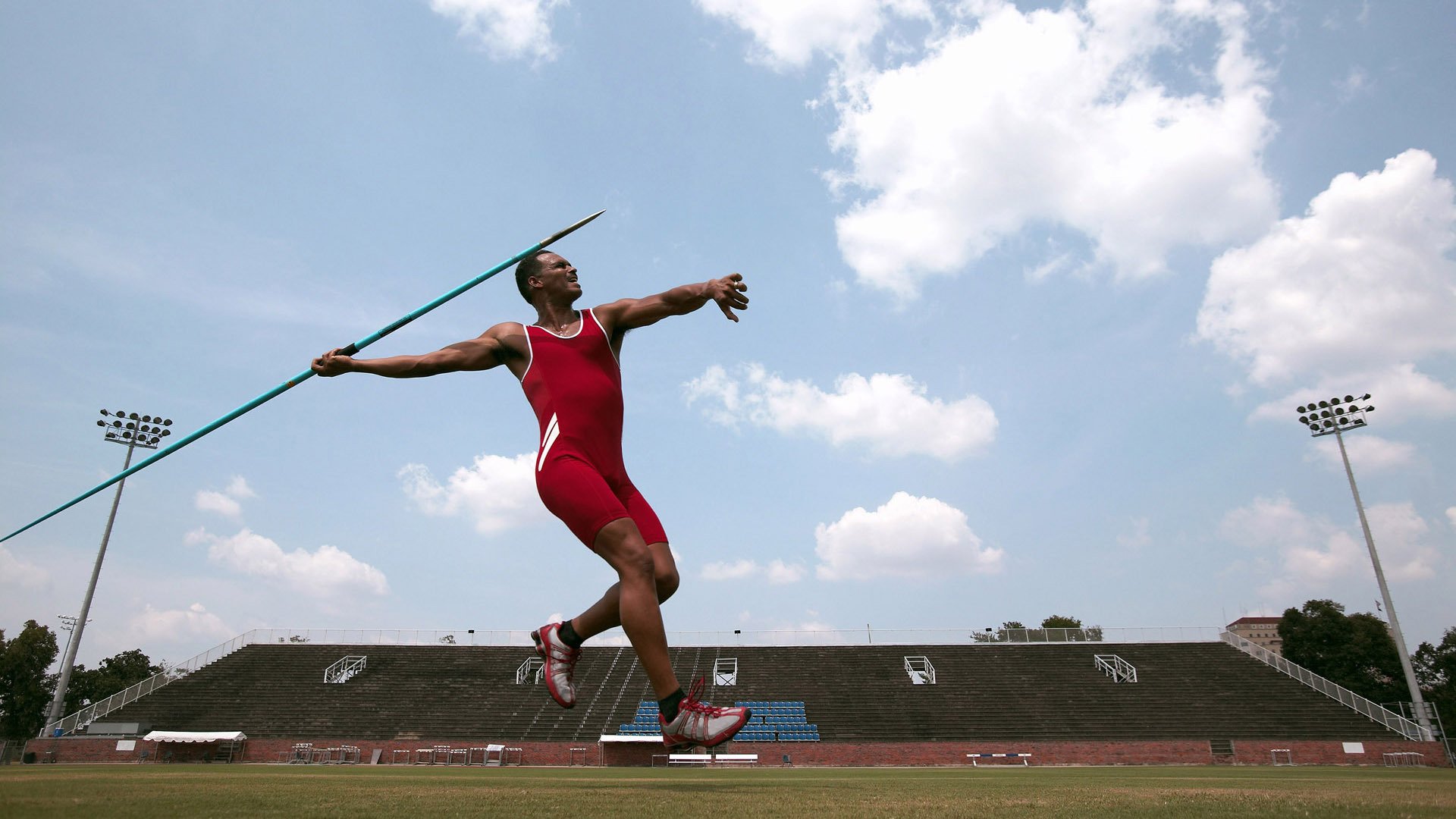 视频竞技游戏转化体育比赛，虚拟与现实的融合之路，体育赛事制作与转播